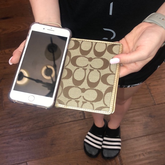 Coach Passport Holder - Picture 4 of 4